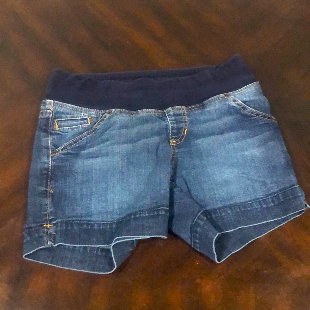 Maternity shorts size small
